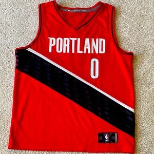 Fanatics Damian Lillard Portland Trailblazers Basketball Jersey (men’s med)